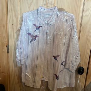 2x embroidered hummingbirds collard button down blouse